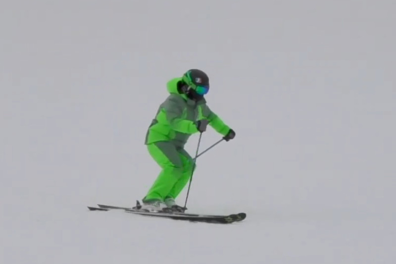 Базовый поворот на параллельных лыжах 